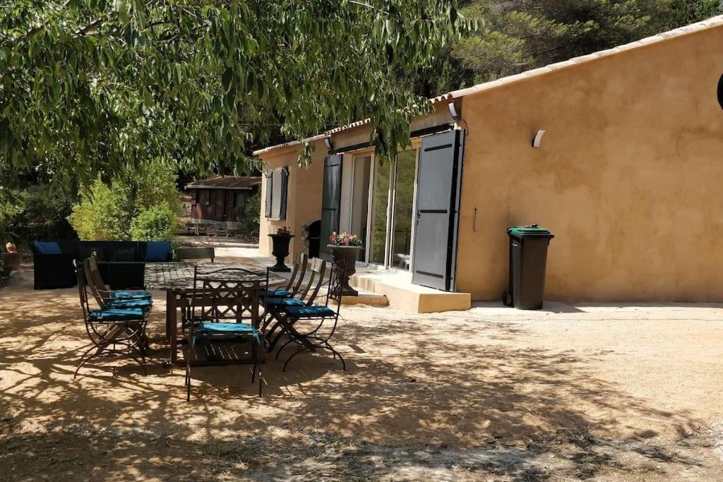 Villa CIGALONS en pleine pinède + PISCINE chauffée Auriol Exterior foto