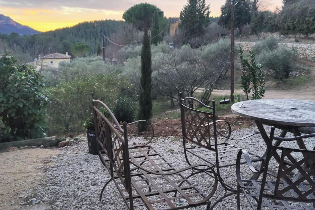 Villa CIGALONS en pleine pinède + PISCINE chauffée Auriol Exterior foto