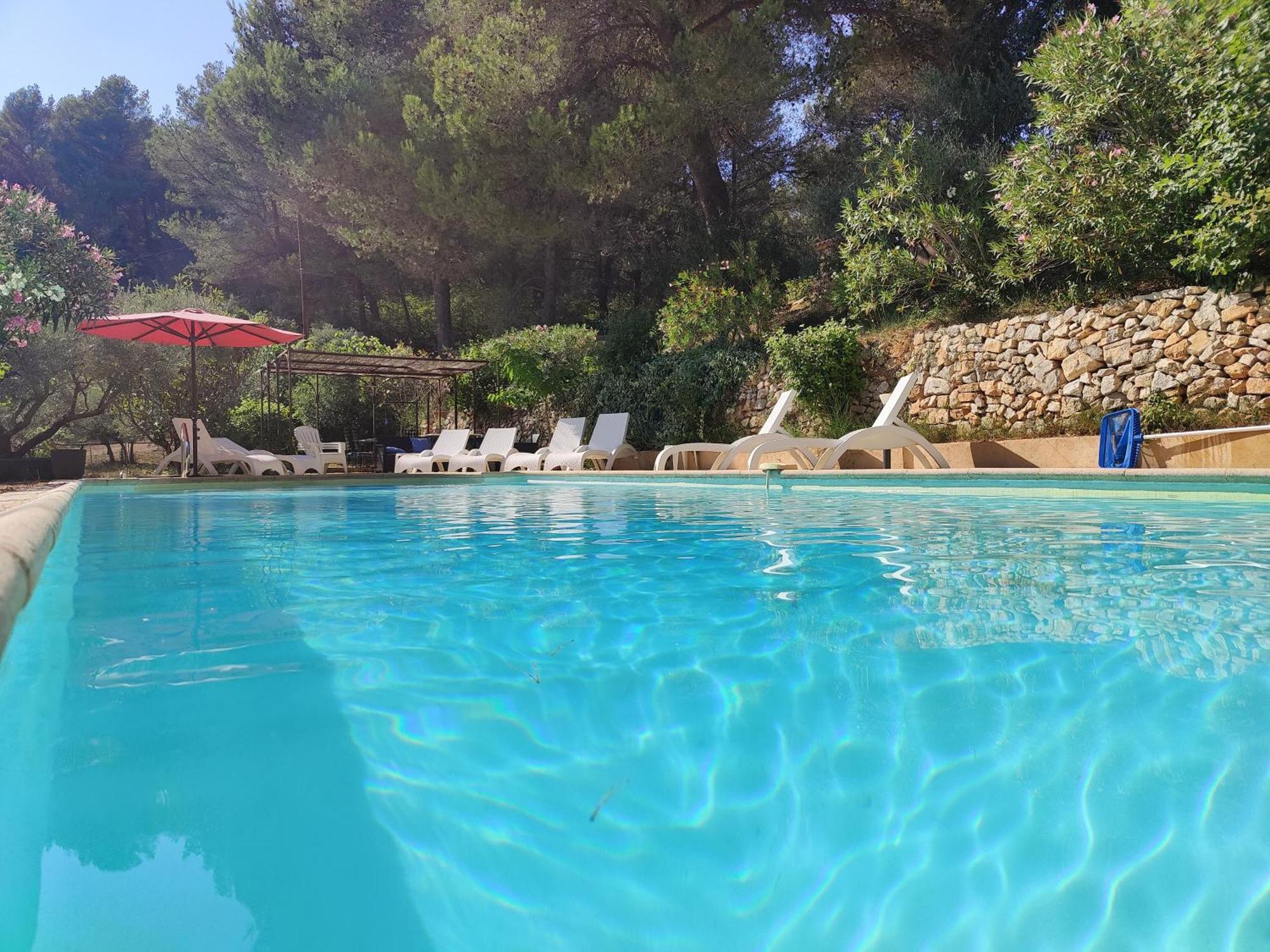 Villa CIGALONS en pleine pinède + PISCINE chauffée Auriol Exterior foto