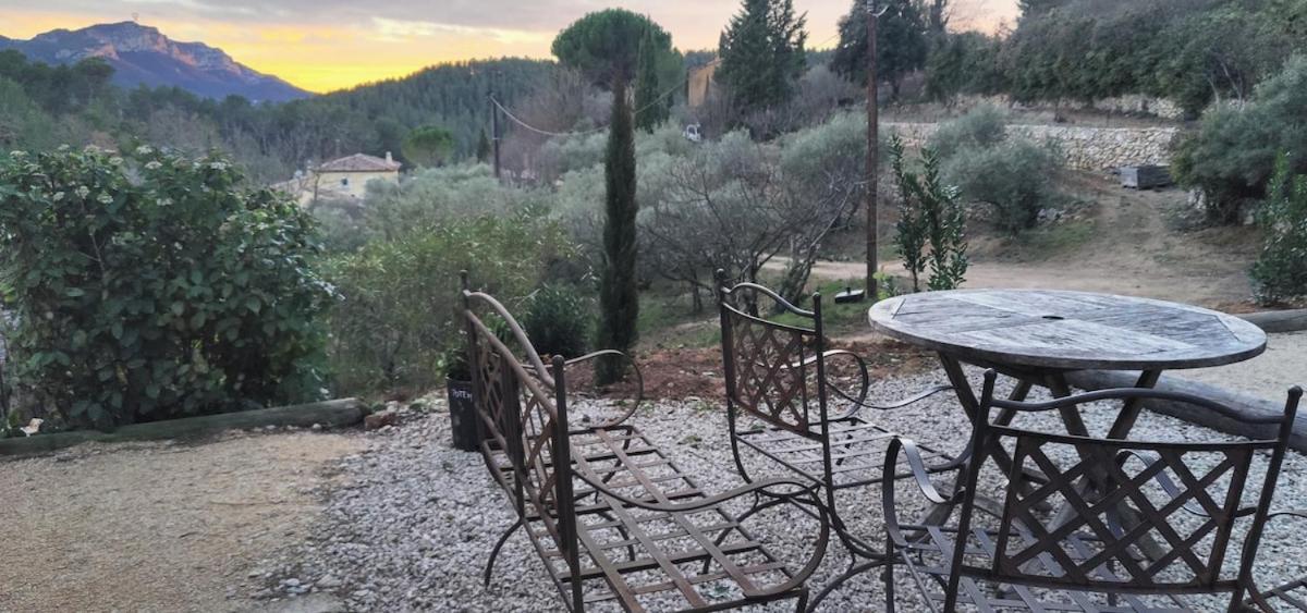 Villa CIGALONS en pleine pinède + PISCINE chauffée Auriol Exterior foto